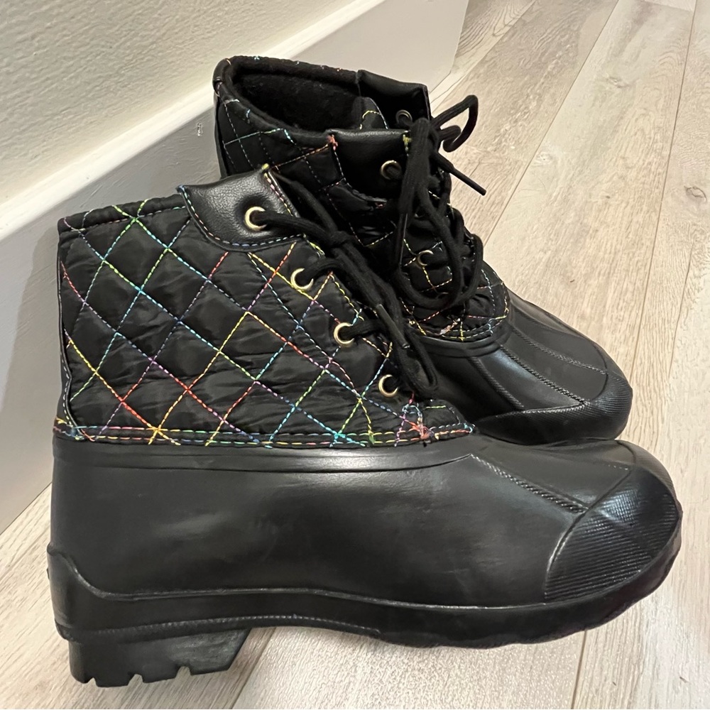 Winter Boots with Multicolor Stitching